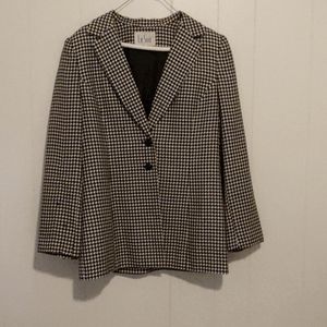 Le suit, size 12, black and white suit jacket and black slacks